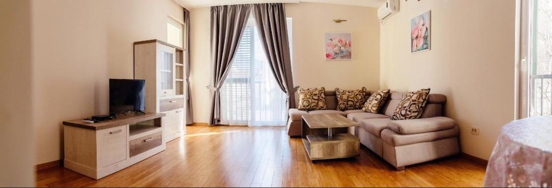 Apartments Nirgilija ティヴァト エクステリア 写真