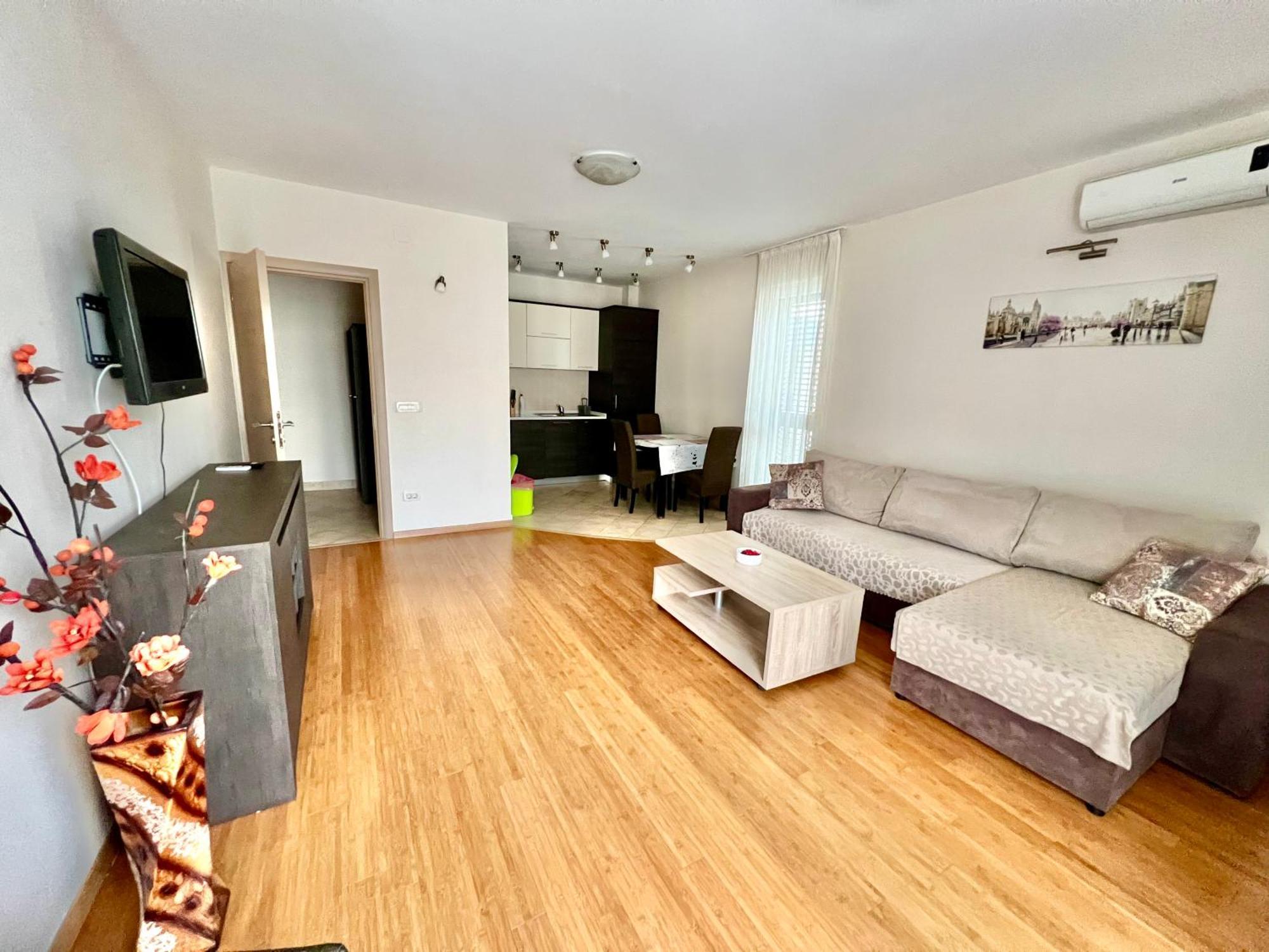 Apartments Nirgilija ティヴァト エクステリア 写真